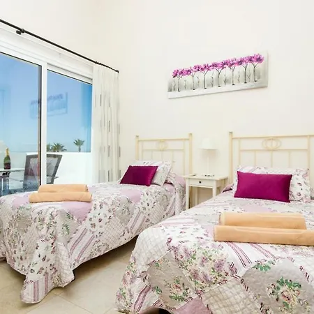 Puerto Del Carmen Sleeps 10 Pool Air Con Wifi Villa Puerto del Carmen (Lanzarote)